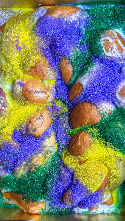 IT’S THE BEST DAY OF THE YEAR! HAPPY KING’S DAY! I picked up our King Cake from @tartinenola this morning and have already had two pieces so I am on that beautiful carnival season sugar high. 💜💛💚 #EatDrinkTravelYall