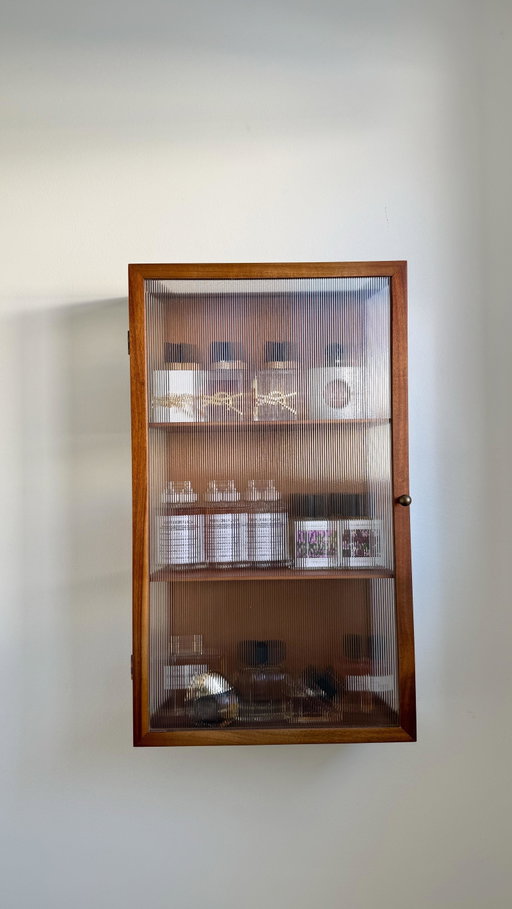 a piece of art 😌👌🏽

#perfumecollections #homeaesthetic #perfumecabinet #selfcare