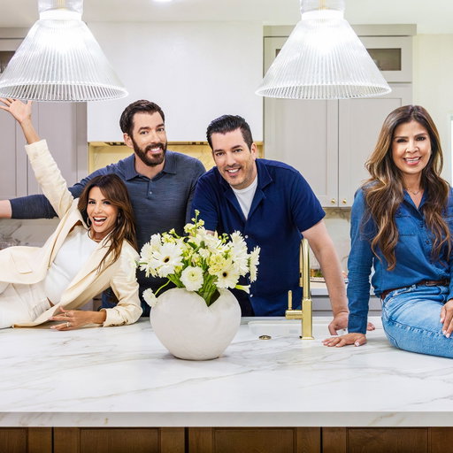 We worked with @evalongoria to upgrade her friend Bonnie's home, giving her the kitchen of her dreams and a comfortable, cozy, and contemporary living room. Get all the design details in our link in bio!