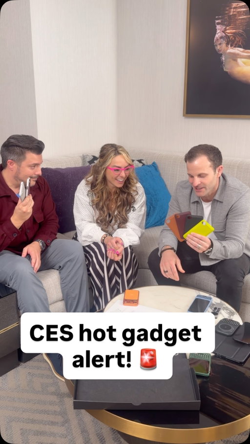 A keyboard (and charger!) for all your devices 🤩📱 yes please!! The @clickskeys team is at it again! 

#ces #ces2026 #tech #clickskeyboard #clicks