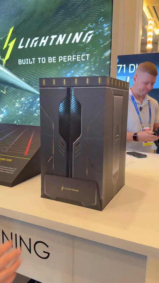 The MSI RTX 5090 Lightning Z is the most extreme GPU we have seen to date. ⚡️

This design features an 8-inch external display and a 40-phase power arrangement surrounding the PCB. The card is capable of pulling 800 watts at default settings and up to 1,000 watts when overclocked via its dual 16-pin connectors. 

To maintain stability at these levels, it requires an auxiliary power supply and a specialized copper cooling block with integrated liquid channels. 📊

#CES2026 #MSI #RTX5090 #HardwareReview #GPUMining