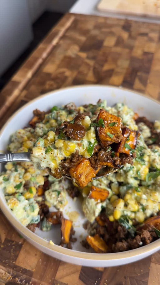 The viral Hot Honey Bowl just got an UPGRADE 🔥🤯 Mexican Inspired Street Corn Hot Honey Bowl (recipe 👇🏽) ‼️Save this ‼️

Announcements:
✅ Digital Cookbooks 50% OFF Right Now for my NEW YEAR SALE! FIRST sale of the year 😊❤️
✅ Cookbooks on my website! (Check’em out macros included!) or comment “cookbook” and I’ll send you the link! 💪🏽
✅ New seasonings coming soon 👀 @spiceXseasoning 

Macros per serving (X3): 585 Calories | 56g P | 25g C | 28g F

For the beef:
24oz 93% lean ground beef 🥩 
Salt & Pepper, to taste
Taco seasoning , 2-3 tbsp
Water, 1/4 cup 💦 
Avocado oil spray, to cook

For the sweet potatoes:
2 medium sweet potatoes, cubed 🍠 
Avocado oil spray 
Salt & Pepper, to taste 🧂 
1 tsp cornstarch 

Street Corn Salsa:
2 cups corn 🌽 
1/2 cup low fat cottage cheese, blended 
2 tbsp light mayonnaise 
3 tbsp cotija cheese 🧀 
1 lime juice and zest 🍋‍🟩 
1-2 Jalapeños, finely diced 🌶️ 
2-3 tbsp chopped cilantro 🌿 
1 avocado, cubed 🥑 
1 tsp Tajin, (optional)

Top with hot honey and Enjoy 😍
.
.
.
.
#icekarim #healthyrecipes #easyrecipes #mealprep #quickrecipes