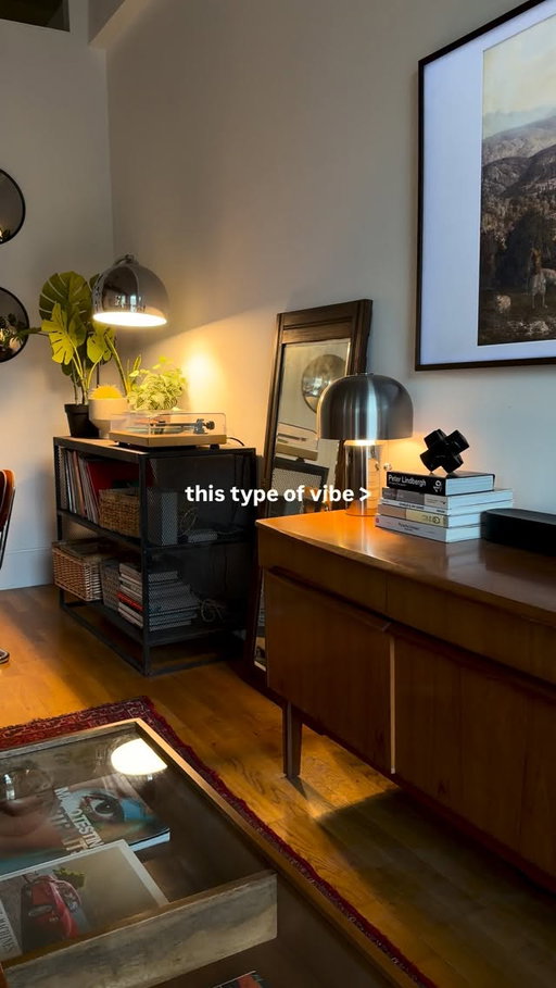 this type of vibe at home >>

#homeinspo #boyapartment #midcentury #homedecor #minimalisthome #interiordecor #interiors #unisexapartment #scandiinterior #kendrick #eameschair #apartmentdecor #loftapartment #nycapartment #londonapartment #loftdesign