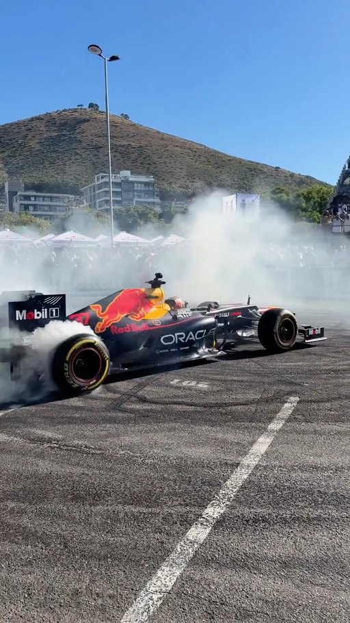 WHAT 🤯 A 🤯 SHOW 🤯

South Africa always delivers 🇿🇦
 
#F1 #RedBullRacing @heineken