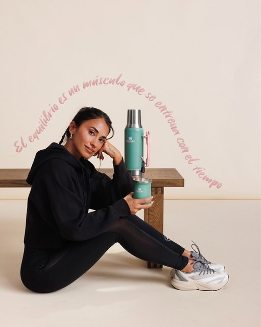 Balance is a muscle that’s trained over time. ​
The Stanley 1913 x Antonela collection arrives January 13 on Stanley1913.com​
​-
El equilibrio es un músculo que se entrena con el tiempo. La colección Stanley 1913 x Antonela llega el 13 de enero a Stanley1913.ar.