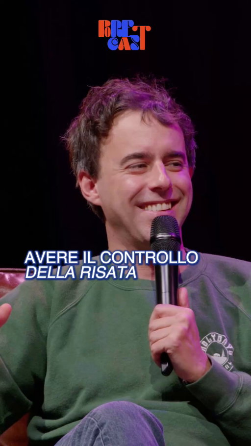 Luca nella sua vita ha vissuto diversi momenti in cui ha pensato “ok, far ridere vuol dire questo”
Uno dei primi forse è stato quando al cinema ha visto “Tre uomini e una gamba” (come biasimarlo…)

Nella nuova puntata del PoretCast @lucaravennagol si racconta: dal brivido che gli percorre la schiena prima di salire sul palco alla risata come motore di tutto, passando per paure, rituali e il nuovo spettacolo "Flamingo", nato come sempre dalla sua quotidianità.

La puntata è ora disponibile su YouTube, Spotify e su tutte le piattaforme 🟠🔵

#PoretCast #LucaRavenna #Podcast