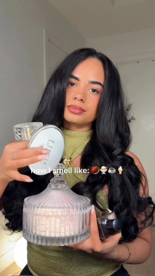 How I smell like: spicy vanilla caramel 🍦🌰🍮🍨

Whew when I tell you is is a grown women combo I ain’t lying! It’s so gourmand and rich that anyone walking pass will want to take a bit of you 

@lushcosmetics tummeric latte oil bar sticky dates dusting powder tummeric latte perfume
@kilianparis angel share perfume

#bodycare #perfume #layeringroutine