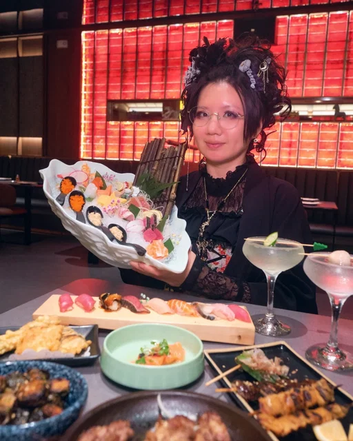 A new AYCE sushi and robata restaurant has entered the chat 🍣 Seven Sushi & Robata is a new addition to Bellaire's bustling Dun Huang Plaza! 

Choose from 2 tiers: standard for $37 or premium for $57.
The menu has a good balance between seafood and meat options, both raw and cooked. It was perfect because my +1 doesn't eat seafood, but still had a lot of non-seafood options to choose from! 

In the premium tier you unlock dishes featuring ingredients like scallop, bluefin toro, salmon toro, sweet shrimp, and truffle. I'm a sushi purist, so nigiri and sashimi are my preference. Nigiri was the perfect size to try a bunch of different fish. The fish quality was also really good.

I didn't have the stomach capacity to try, but the crudo and rolls looked really good on the menu. 

Service was really impressive! They were incredibly fast and nice. 

They also have an extensive bar menu 🍸 We can't drink alcohol, so they whipped up a very delicious and refreshing lychee and cucumber mocktail! Some of the best mocktails I've ever had tbh.

If you're looking for a great all you can eat sushi spot, 7 Sushi is your next destination!

🍽️ assorted sashimi & nigiri (salmon, tuna, pepper tuna, yellowtail, mackerel, shrimp, freshwater eel, tomato, bluefin tuna, sea bass, flying fish egg, chopped spicy scallop)
🍢 robata skewers (chicken skin, okra, oyster shiitake, Japanese sausage)
🍋 yuzu marinated salmon
🧅 tempura veggies, spicy garlic brussel sprouts 
🥩 LA galbi short ribs, Hawaiian ribeye steak

📍 Seven Sushi and Robata @7sushi.tx 
9889 Bellaire Blvd Suite E209, Houston, TX 77036

#houstonrestaurants #chinatownhouston #houstonfood what to eat in Houston