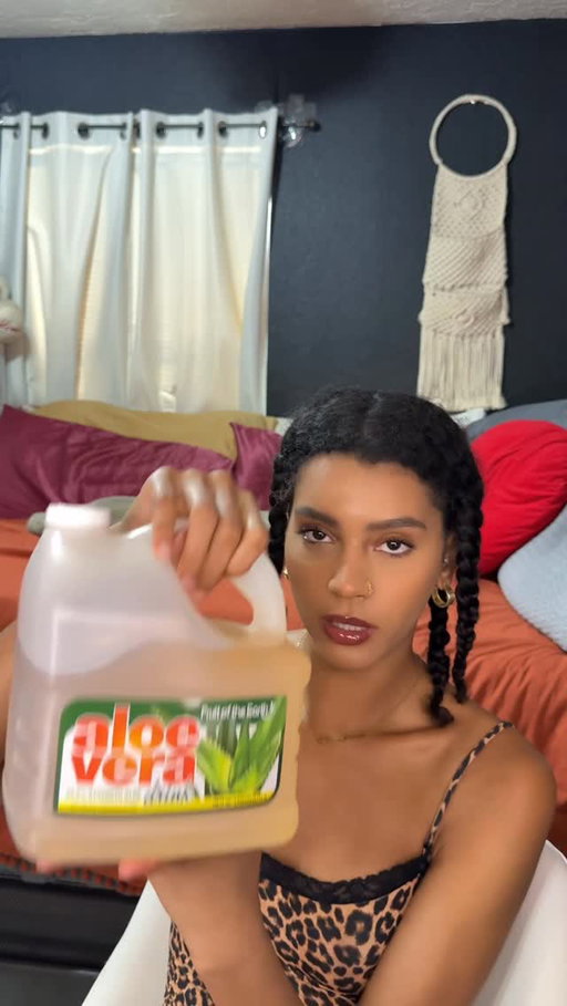 OPERATION WAIST LENGTH: Humectants are a low porosity girls best friend. Stay tuned for a full aloe vera moister review. 

Comment INCHES below to receive a DM with the link to this post on my LTK ⬇ https://liketk.it/5KtKP