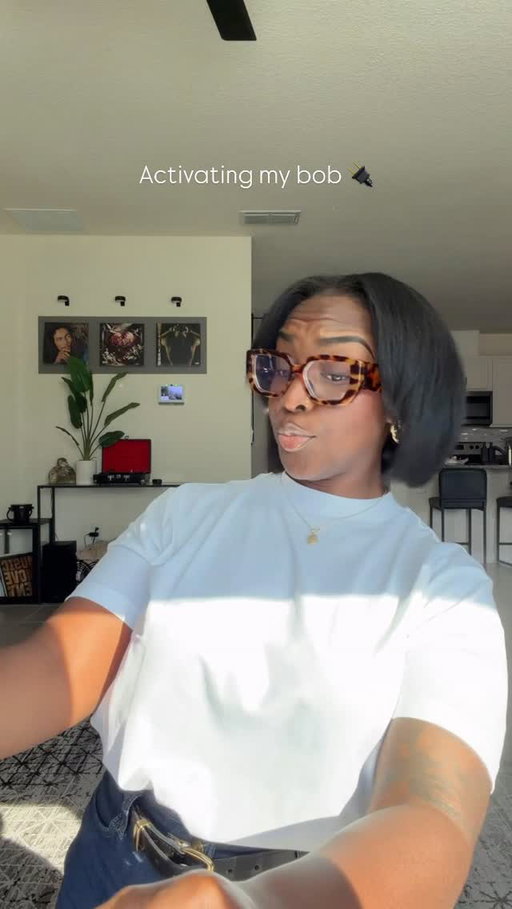 And the bob ain’t a bob without the oversized glasses, mmmkay?