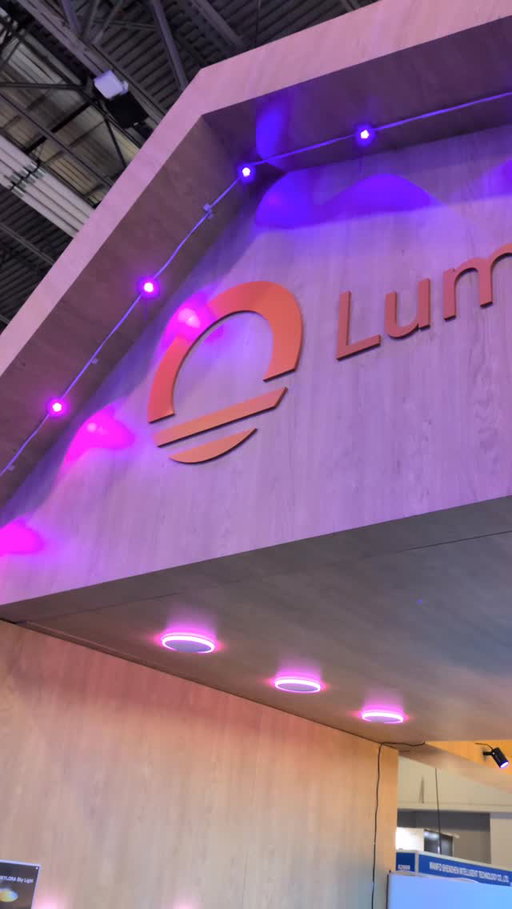 Lumary has new lights at CES. Do you need an airplane window in your home?
#walllight #skylight #fanrgb