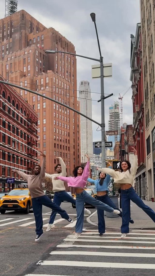 NYC tempo, French ballet. 

#sezane #sezanelovers