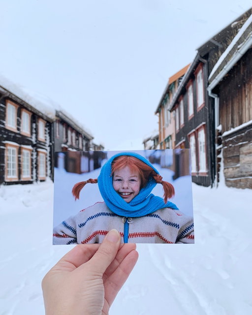 Pippi in Røros ❄️
Did you know: The winter scenes with Pippi Longstocking were filmed in the same town as “Home for Christmas”. 

So I found the setting of a funny childhood memory just around the corner: 
📍It’s the historic Sleggveien where Pippi sent down the huge snowball to the thieves.

Crazy to think the movie was filmed here way back in 1968. It’s not only an iconic filming location, it still gives some idea of the social history of the mining community. During the summer months some of the houses are open to the public. 

I already followed Pippi‘s trails in summer in Sweden but this place was a missing piece of the jigsaw. 

#pippilangstrumpf #pippilongstocking #norway