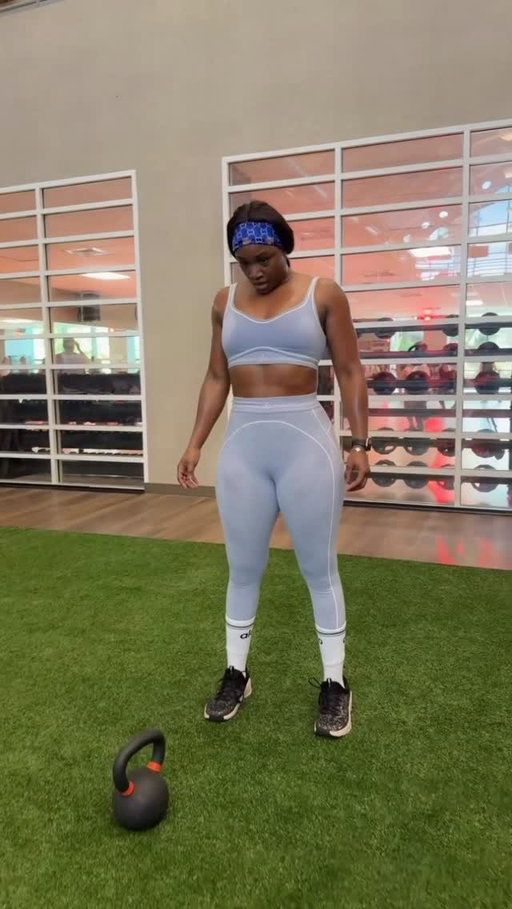 WHATS MY NAME ? 🗣️😈💪🏾🏆 IS THIS WHAT Y’ALL REALLY WANT!!!! HERE WE GO AGAIN! I’M THE GREATEST!!! 
Bra: @alo
Leggings: @alo 
Socks: @alo 
Fitness Queen: @qui2health 
#claressashields #gwoat  #heavyweight  #feb22nd #littlecaesarsarena