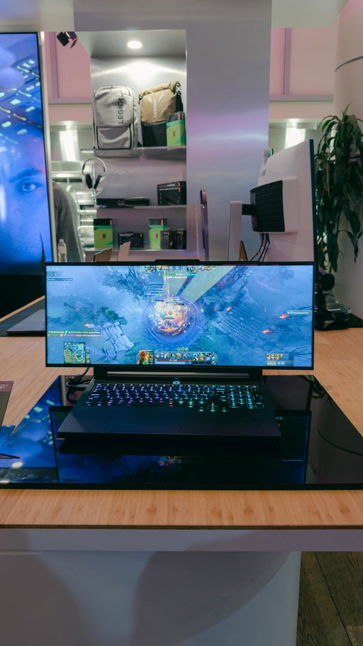 INSANE Concept: Lenovo Legion Pro Rollable 🤯

A 16” gaming laptop with a screen that expands to 21.5” and 24”—built for elite esports.

Would you game on a laptop like this? 🤔💻
