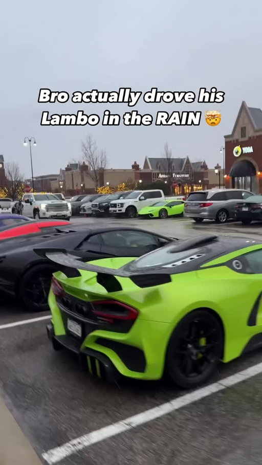 I’ll never forget that one time I saw a Lambo in the RAIN 🤯