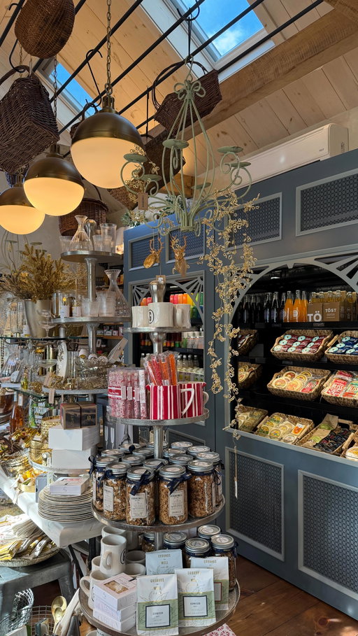 📍Groundswell in Tiverton Rhode Island is a must if you’re like me and could spend hours drinking coffee & meandering around home decor stores

#rhodeisland #newengland #coffeelovers #homedecor #cafe
