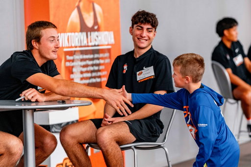 It’s the people that make the place 🧡

#LOYALANDTRUE | @cowgirl_tennis