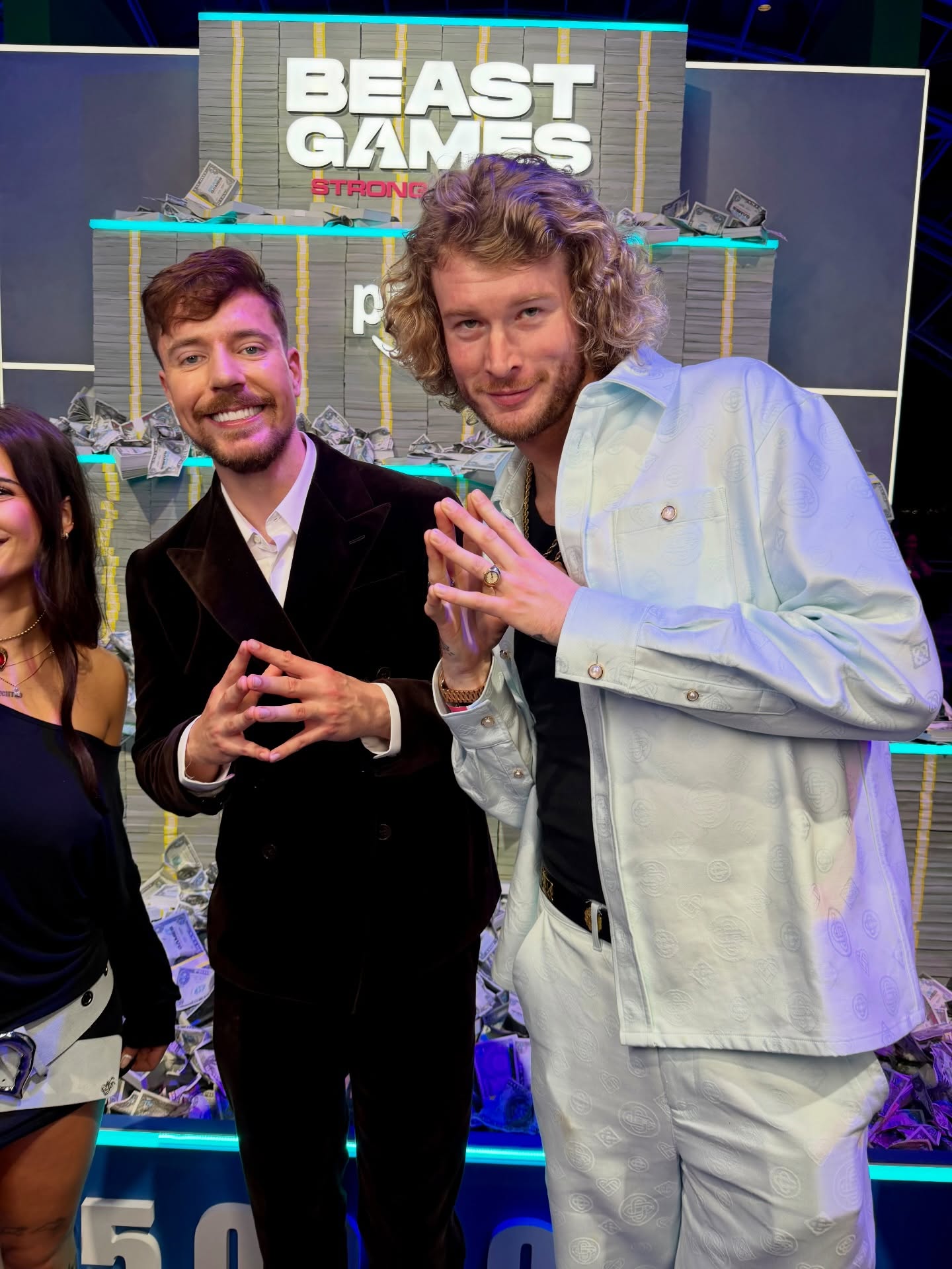 After me and bbno$ lost Canadian Family Feud I made it my mission to win a game show. Got 🥈in celebrity beast games. One step closer to Steve Harvey
🍯this is gravy btw im posting on here now🍯