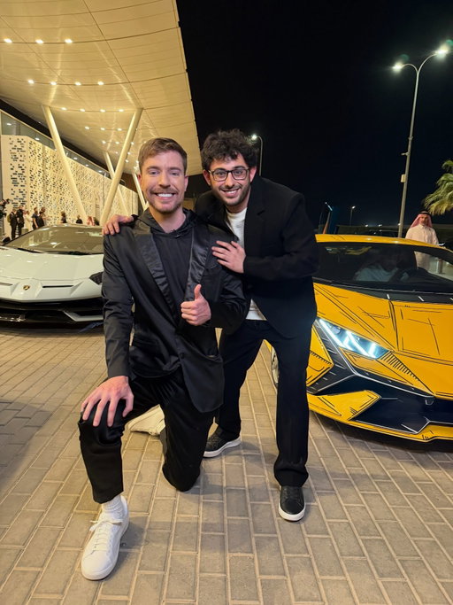With the boys 🙃

Beast Games 2 dekhlo jimmy kehe rha tha bohot paise lagaye hai 

@mrbeast