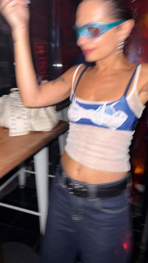 my goal for this year is to dance moreee 🪩✨ 

tank: @rachel__mills 
bralette: @thisbelongs.to 
jorts: old mango 
boots: @miista 
bag: 2th desire (got mine 2nd hand)
earrings: @hannahjewett._ 
some pieces gifted