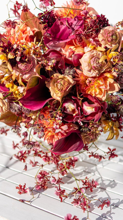 3種の蘭で束ねるブライダルデザイン
Bridal Design with Three Varieties of Orchids
⁡
#FloralDesign #BridalBouquet #KNFD