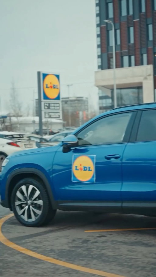 Brīnumi mēdz notikt pavisam ikdienišķos brīžos ✨🚗 Galvenā loterijas balva ir nonākusi pie sava īpašnieka, pārvēršot parastu dienu par īpašu notikumu. Liels prieks, patīkams pārsteigums un emocijas, kas paliek atmiņā. Iepirkties Lidl #IrVērtīgi