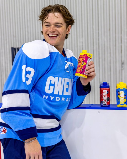 Looking back on the year with @colecaufield + @cwenchhydration 🏒🔥

Hydrated and ready for big things in 2026.

Grab yours in MTL today at @sportsrousseau, @entrepotduhockey.quebec, @letriohockey, @shopsante, @hockeymonkeycan📍

#TeamCWENCH