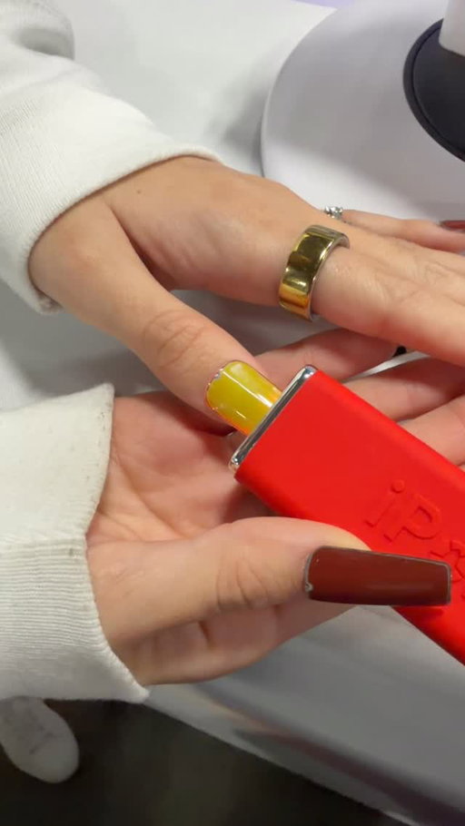 Digital color changing press on nails 🤯 

@ipolish_inc #ces2026