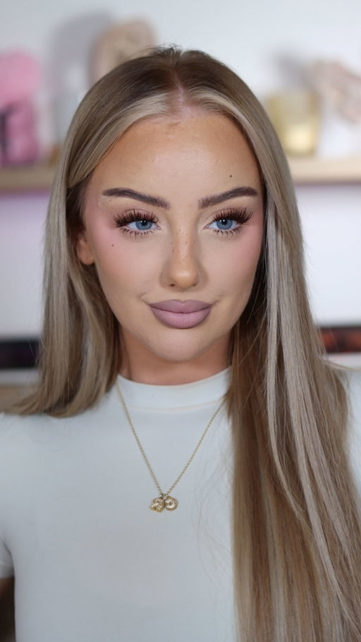 Back in the hot seat🎥 #ukmakeup #cariadryan #makeuptransition @icy_szn necklace 
Products - 
Rhode glazing milk available at Sephora @sephorauk @rhode 
Tatcha dewy skin cream @tatcha available at @spacenk 
Hnb shade 1.5 to carve out brows @hnbcosmetics 
Hourglass vanish concealer @hourglasscosmetics 
Benefit precisely my brow shade 4 @benefitcosmeticsuk 
Unicorn cosmetics bear brows @unicorncosmetics 
Bbold instant tan shade medium @bboldtan 
Benefit porefessional foundation @benefitcosmeticsuk 
MCObeauty flawless glow shade 3.5 from Superdrug @mcobeauty_uk @superdrug 
Hourglass vanish stick shade 9 & 13
Huda beauty color corrector in cherry blossom @hudabeauty 
Fyne cream blush in shade 01 @fynecosmetics 
MAC medium deep @maccosmeticsuki 
Huda beauty pound cake easy bake 
One size pink powder @onesize 
Mco beauty miracle flawless setting spray 
Doll beauty brown cluster lashes @__dollbeauty_ 
Plouise brown cry baby mascara @plouise_makeup_academy 
Sephora lip liner 01 pink frosting @sephorauk 
Avon lipstick 20 posh petal @avon_uk 
Kayali vanilla 28 @kayali