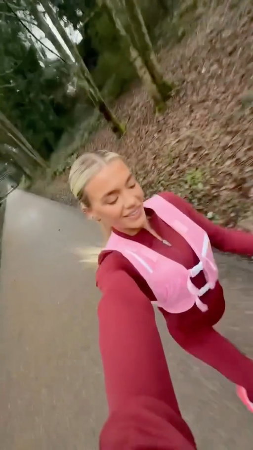 Get your running shoes on and get moving and sign up to @jet2pics Beat The Cold Challenge on Strava for a chance to win a free holiday with Jet2 with over 5000 hotels across 75+ destinations to choose from.  #Jet2BeatTheCold  #AD ✈️🏖️