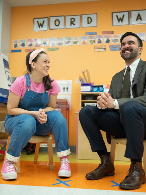 This morning, Ms. Rachel and I visited District 2 Pre-K Center, where we sang and read with the wonderful students and educators. We also discussed universal childcare - and how we’re making it happen for NYC!