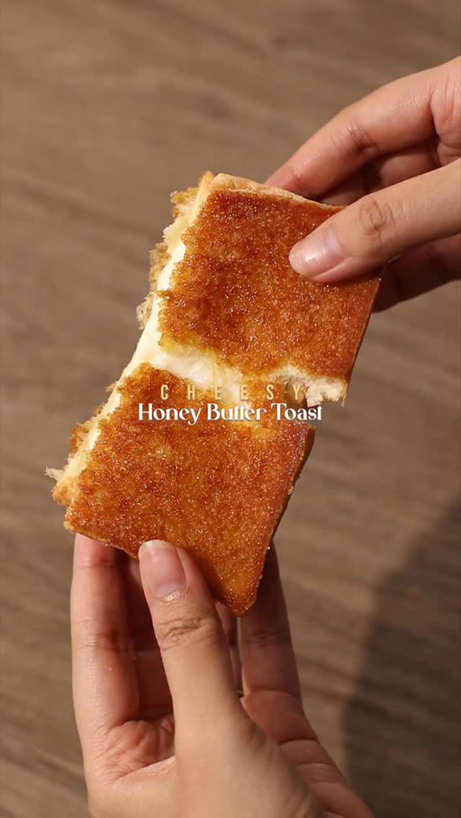 🍯🧀 Cheesy Honey Butter Toast

📝 Recipe

50g • Butter / Margarine
40g • Brown Sugar
25g • Honey
2 Slices • Bread
Mozzarella Cheese

Instructions:

• Honey Butter
- mix together butter, brown sugar, honey

• Bread
- prepare a slice of bread
- put mozzarella cheese
- stack another slice of bread on top
- spread honey butter on top of the bread

• Cooking; Bread
- heat pan in medium heat, once it’s hot, turn stove into low heat
*note: always put the heat in low heat all the time
- fry the buttered side of the bread on the pan
- after a while, spread more of honey butter on the empty side of the bread
- flip the bread to cook the other side of the buttered bread

• Finishing; Cheesy Caramelized Honey Butter Toast
- enjoy within 10 minutes for the cheese pull!

//

Easy recipe at home with IC! 🍞👩‍🍳

I have made one of this before and I think it would be nice to pair it with mozzarella, just like what I always do with my bread recipe. And it turned out even better than I thought 🤤 before this recipe, I used an oven. So if you don’t have an oven, you can fry it on pan! Easy peasy. 🙌

—

#honeybutter #caramelized #breadrecipe