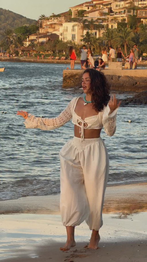 dancing whenever wherever 🐚🥥🌊 #dance #ootd