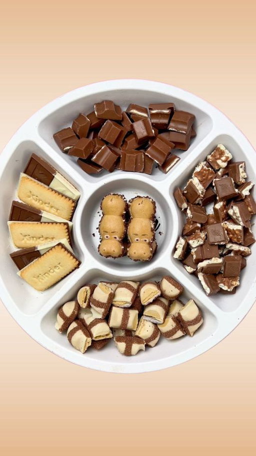 The Kinder Platter 🍫❤️

#kinder #asmr #chocolate