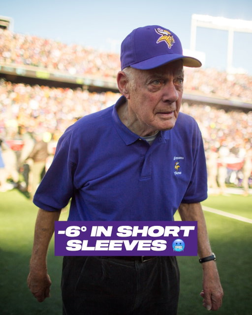 10 years ago today, Bud Grant walked out for the coin toss in short sleeves in -6° weather 🥶
