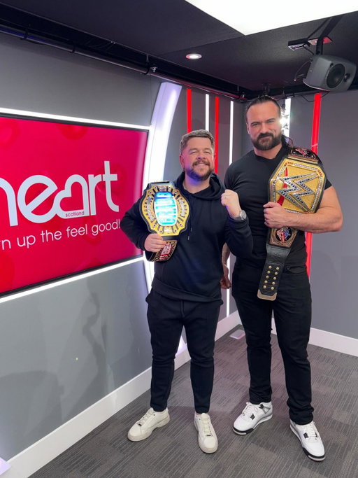 aye but mines lights up mate

New Undisputed WWE Champion stops by at @heartscotland HQ 24 hrs after winning the title in Berlin. Aw the best at the Hydro tonight big man 🏴󠁧󠁢󠁳󠁣󠁴󠁿 

Tune into Heart Breakfast on Monday Morning 📻 🙌🏻