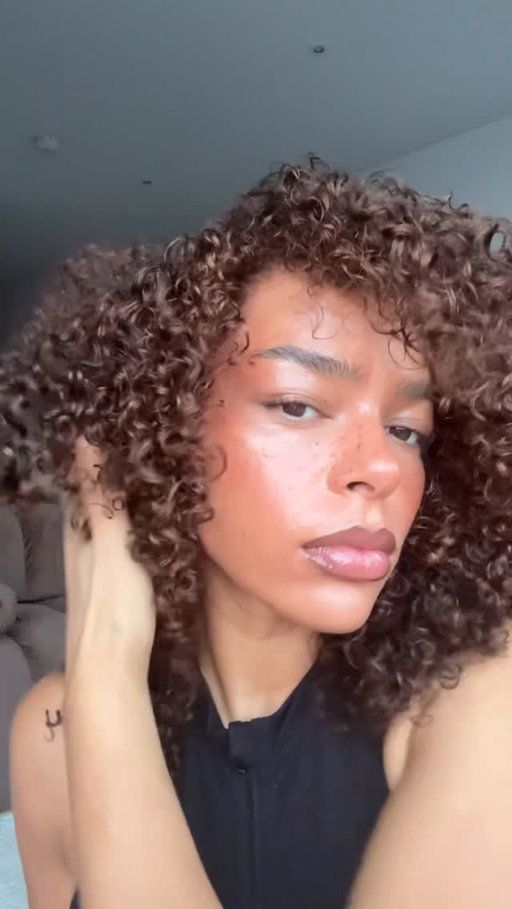 🤩🤩🤩 a different hair colour , what do you think ? 

@got2b brown gel 
@fynecosmetics brown pencil 
@fentybeauty contour stick
@hudabeauty blush 
@kosas concealer 
@freckly freckle pen brown 
@iconic.london brown lip liner
@sephora lipgloss plumper 
@refybeauty highlighter
@asiameurope copper hair colour