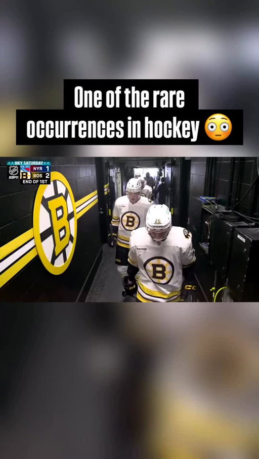 It’s not often that teams having to come back onto the ice just moments after the period is over 🤣 - 🎥: @br_openice
