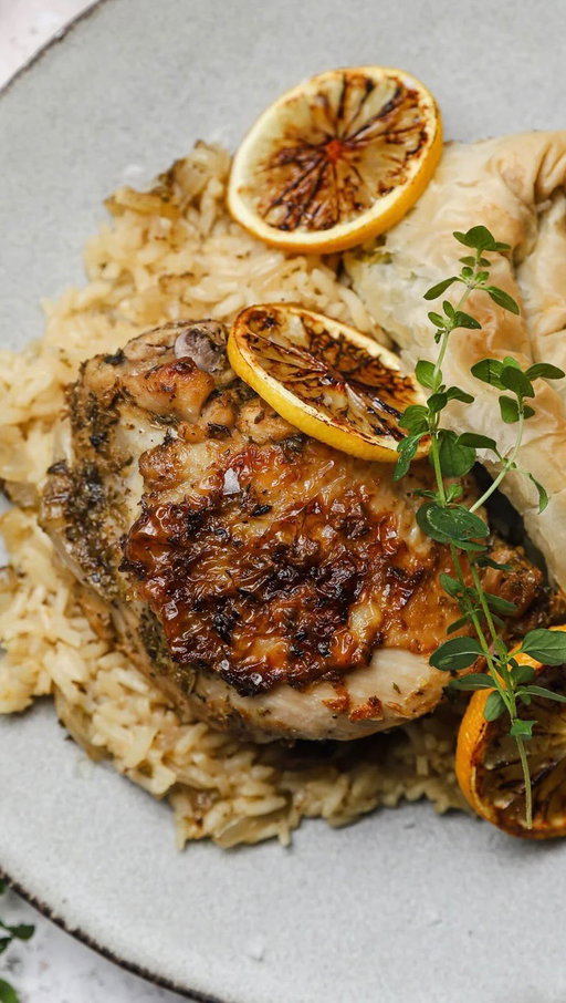 Golden chicken. Lemony, ultra-savory rice. One pot. 🙌🏻

This is the dinner I make when I want maximum comfort with minimal cleanup — and it never disappoints.

✨Comment recipe and I’ll send it straight to your inbox✨

https://www.wellseasonedstudio.com/one-pot-chicken-and-rice/

#chickenandrice #easyrecipe #dinnerinspo #lemony #cozyfood