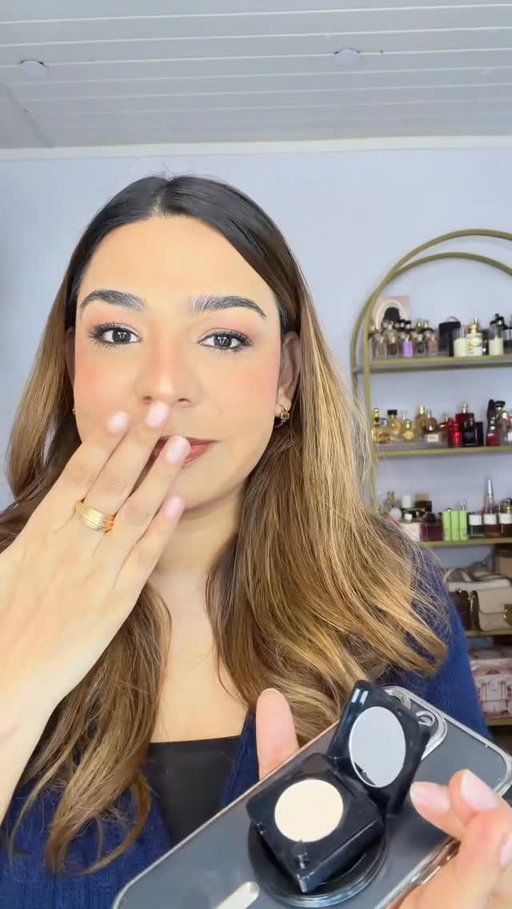 “Go anywhere, anytime ✨💖 Huda Beauty’s new phone grip with a mini pressed powder on the back—touch up your look on the go, all in one cute and handy accessory!”

#hudabeauty #hudabeautymakeup #easybake #hudabeautyeasybake #easybakepressed