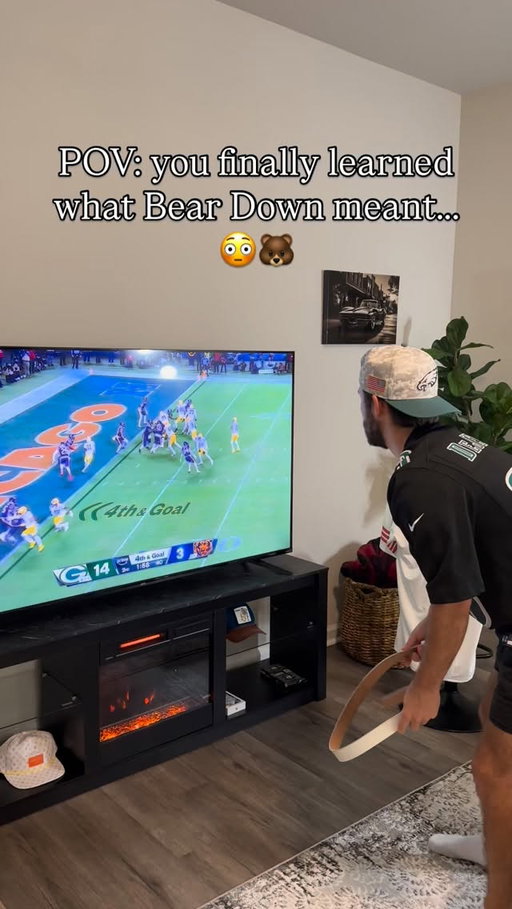 TALK ABOUT BELT…

If viewing, follow @tinyy.tino 

#nfl #chicagobears #greenbaypackers #comedy