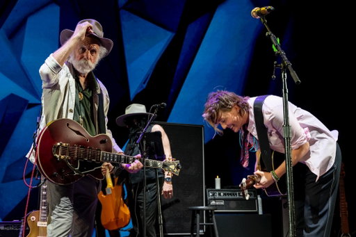 Deep bow to you sir. You left every part of the world you touched better than you found it. 
The moments I got to spend with you are true treasures to me now 
💔
Tonight I’m thinking about all our friends in music young and old and how @bobweir had time for all of us… he came to our shows, helped us write songs and got so many of us out on stage to jam and just stand in his light. 
What a nurturing way-paving soul…

It was so wonderful to be in the world at the same time as Bobby Weir
