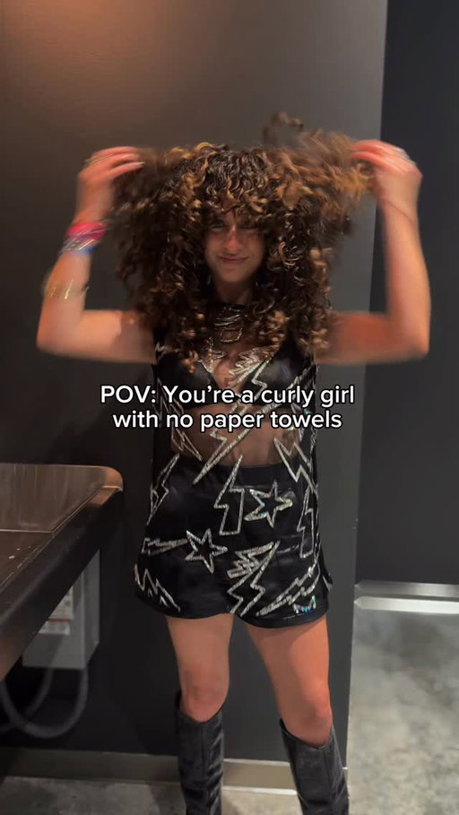You too? 👀 And TBH sometimes we even choose the curls OVER the paper towels 😂 

#curly #curlynaturalhair #curlyhairproblems #hairgoals #curlyhairstyles