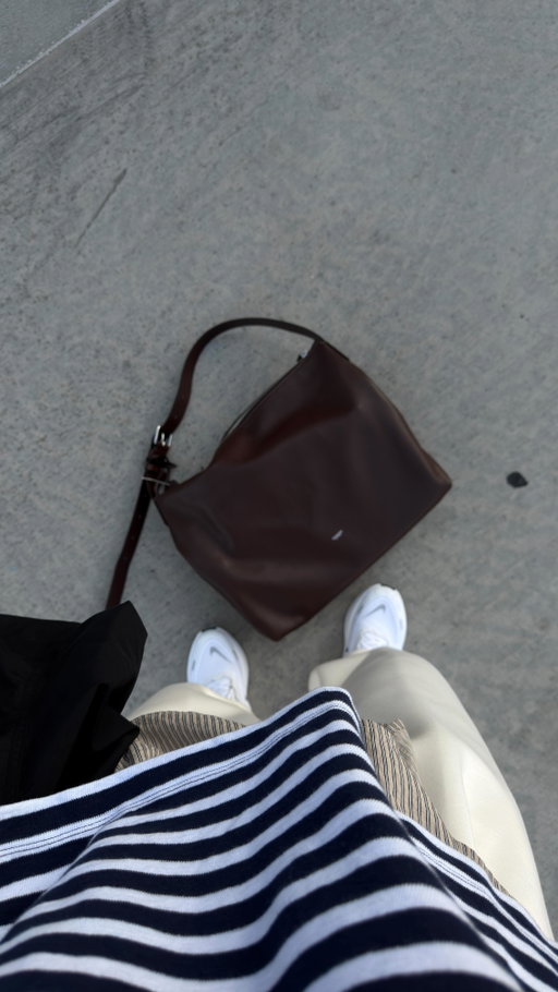 Styling women’s sweat pants from @nike - love how comfortable this outfit is