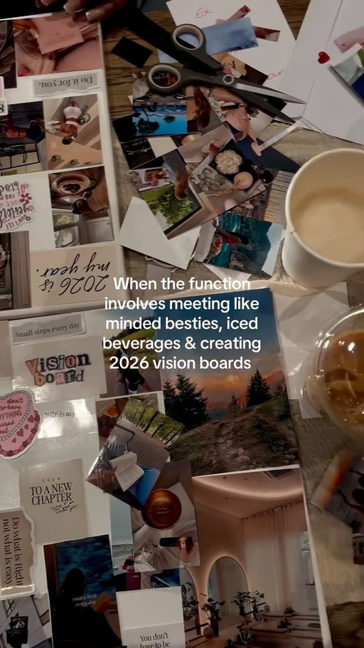 Manifesting the best 2026 with @sosocial.leeds ✨☁️

#visionboards #socialevents #leedsevents