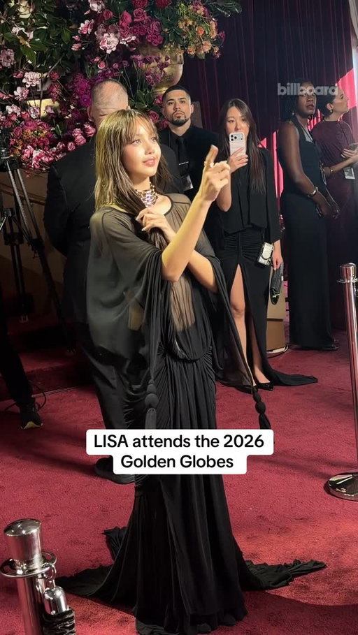 Are you not entertained ✨ LISA looks glam at the #GoldenGlobes 🏆