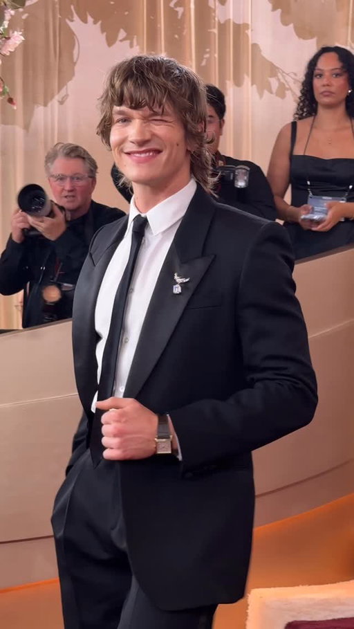 @connorstorrieofficial just made “slutty little brooch” a thing. Thank you @tiffanyandco.

Video: @tashasheridan