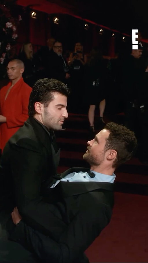 Get someone who looks at you the way Jan Ravnik & Dylan Efron look at each other. 😏 #LiveFromE #GoldenGlobes #AwardsSeason