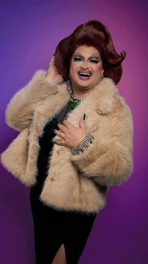 Elle est de retouuuuuur! La reine de la postiche et grande gagnante de la saison 3, Mona de Grenoble, viendra définitivement brasser les cartes dans la maison. Cette année, va-t-elle enfin gagner un challenge du PM? 🤪 #bbcelebrites